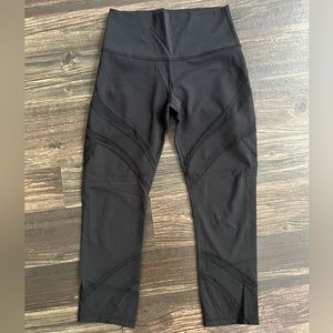 Lululemon Mesh Capris, size 6